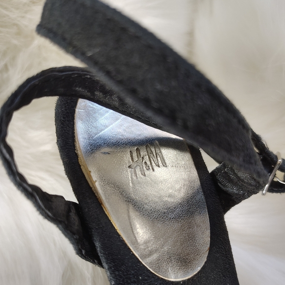 Bow Kitten Heels - Picture 2 of 15